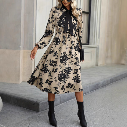Robe Évasée à Col Noué